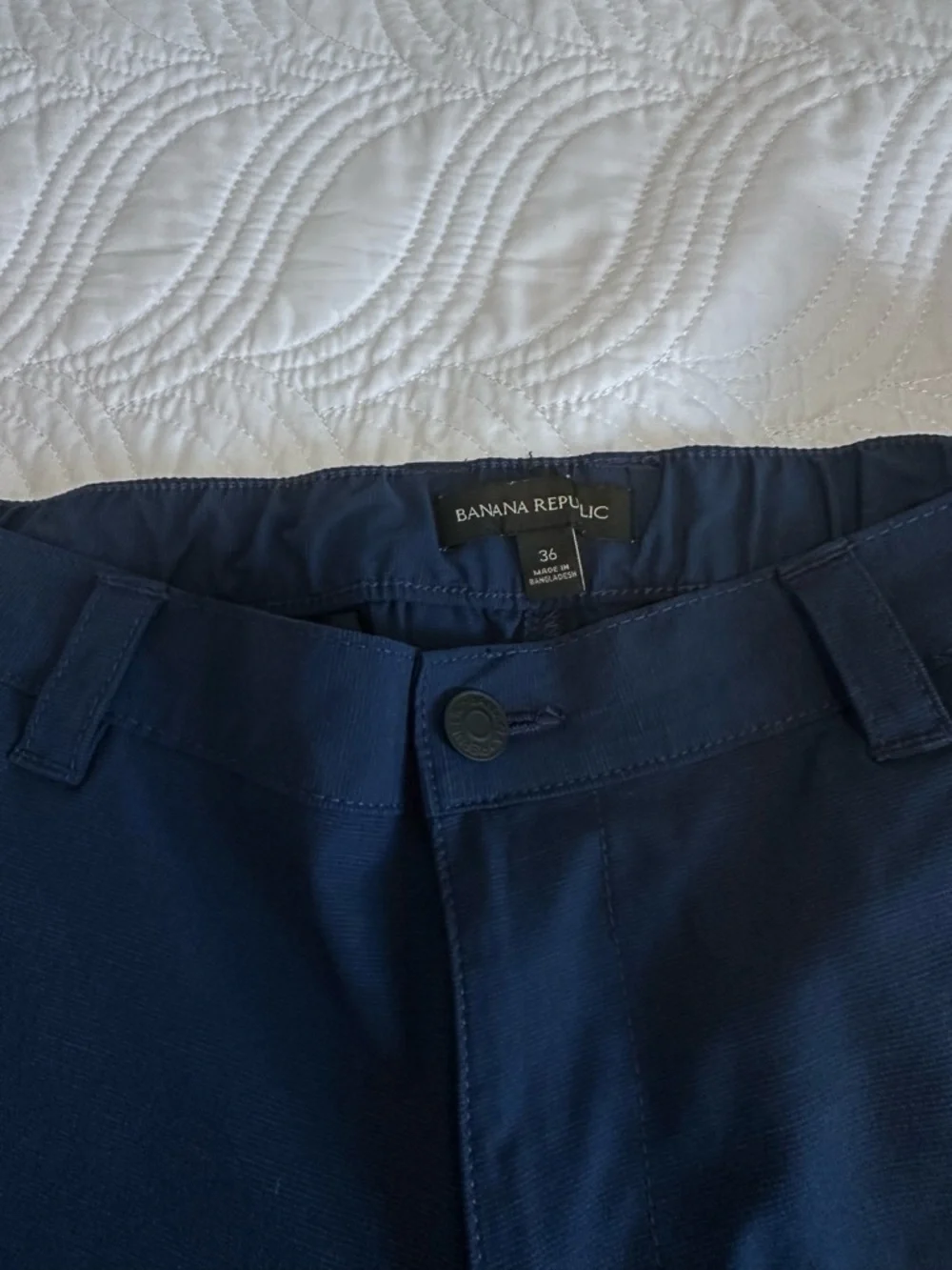 Banana Republic Men's Navy Flat-Front Performance Shorts Sz. 36 Elastic in Back